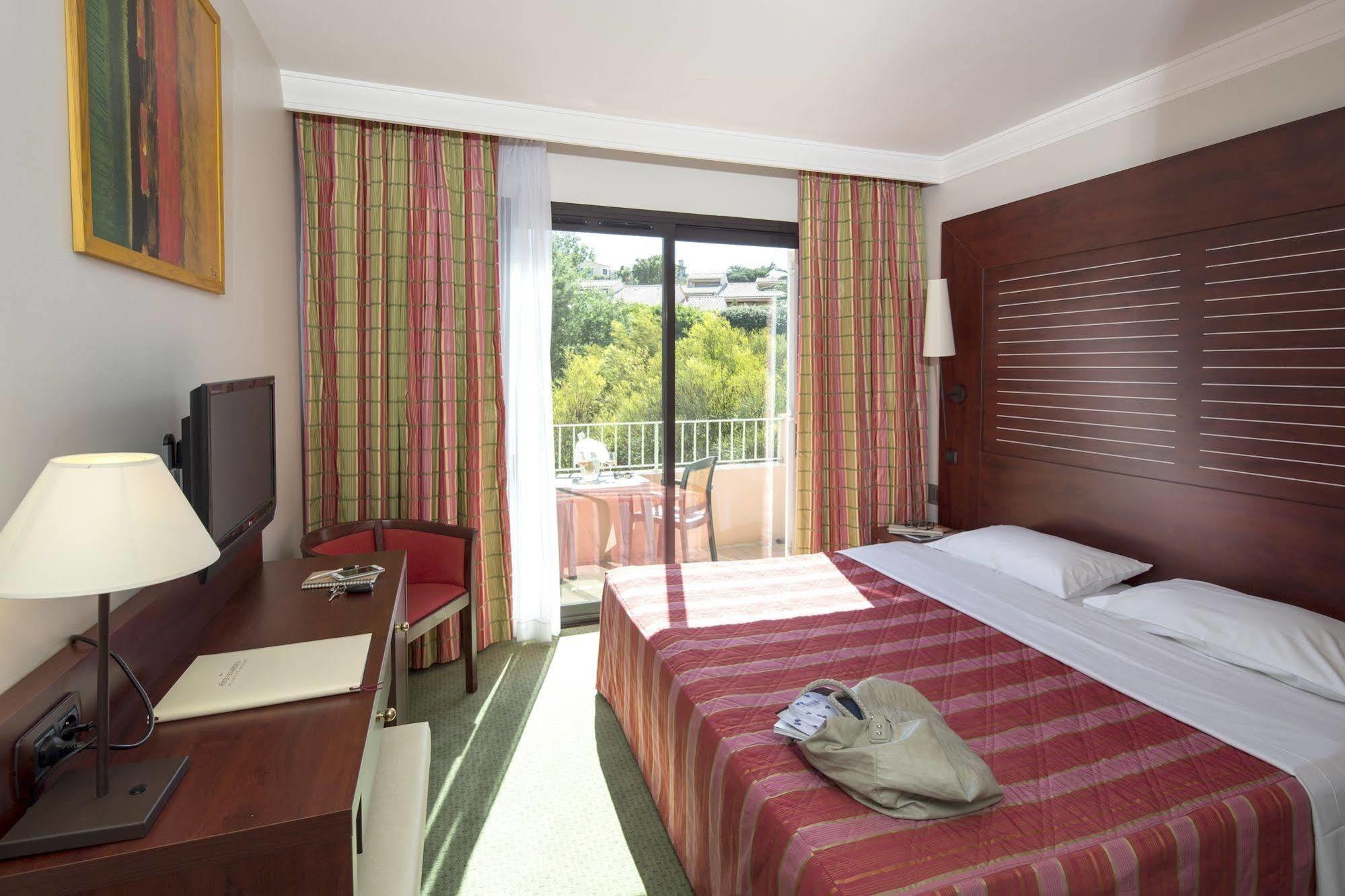 Hotel Les Jardins De Sainte-Maxime Bagian luar foto
